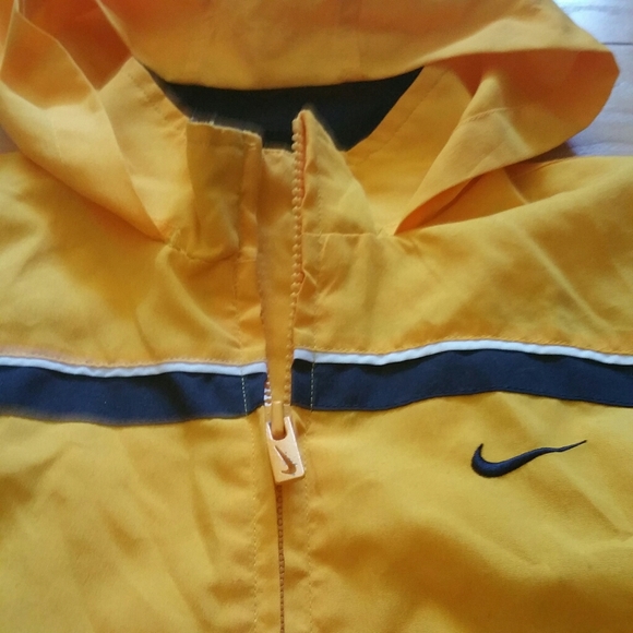 Nike Athletics hooded yellow jacket 24M - Picture 2 of 4